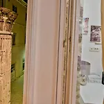 بيت ضيافة Luxury Colonna 4*, Center زادار