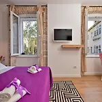 بيت ضيافة Luxury Colonna 4*, Center 4*
