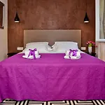 Luxury Colonna 4*, Center 4*