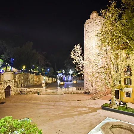 Luxury Colonna 4*, Center Vendégház 4*