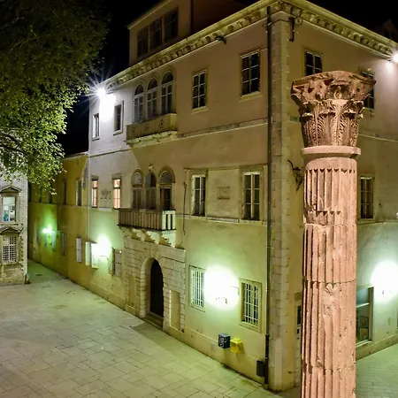 Luxury Colonna 4*, Center Vendégház Zára