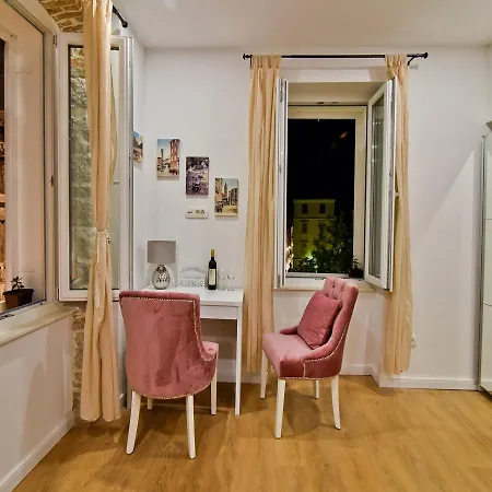 Vendégház Luxury Colonna 4*, Center Zára