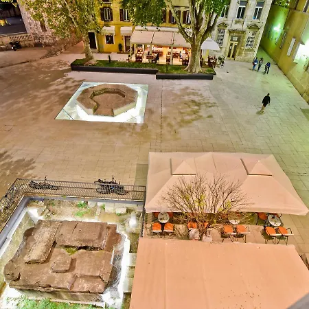 Luxury Colonna 4*, Center Guest house