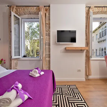 Penzion Luxury Colonna 4*, Center 4*