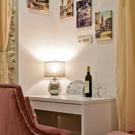 Guest house Luxury Colonna 4*, Center