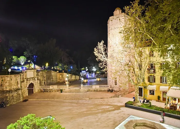 Luxury Colonna 4*, Center Guest house 4*