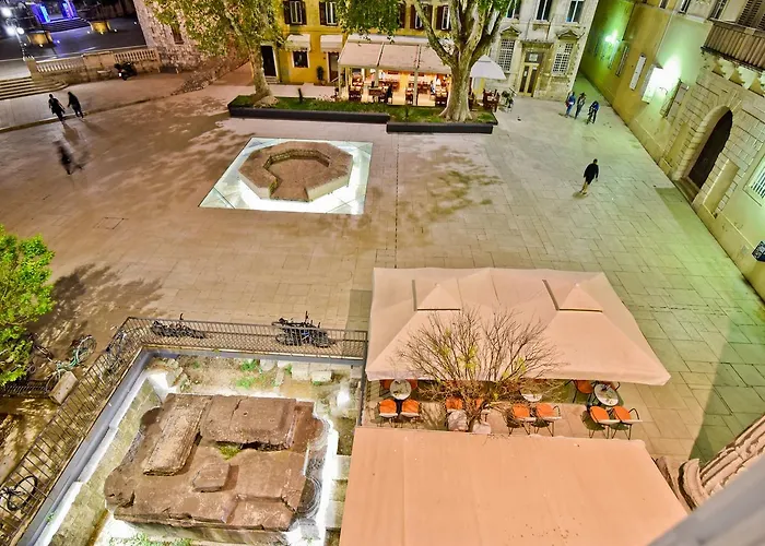 Luxury Colonna 4*, Center Guest house