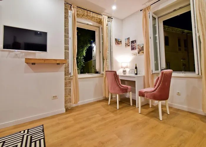 Luxury Colonna 4*, Center