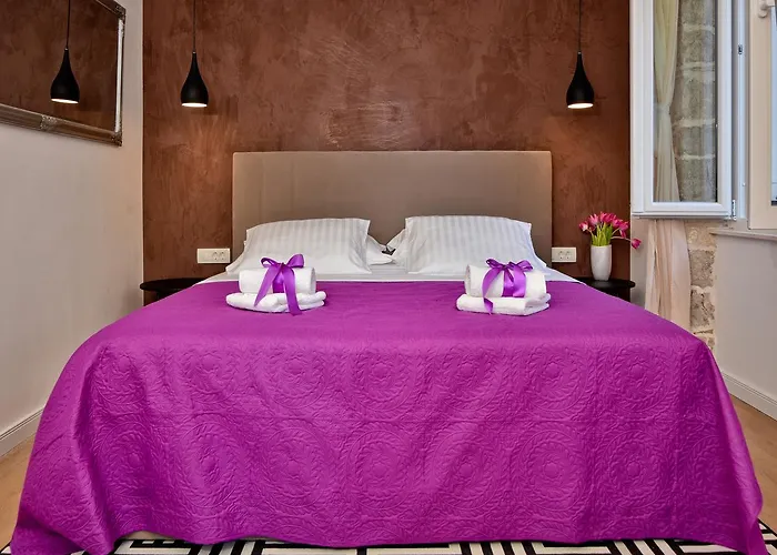 Luxury Colonna 4*, Center 4*